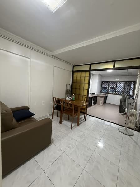 427 Clementi Avenue 3, 427 Clementi Avenue 3, 3 Bedrooms, 721 sqft, HDB Flat For Rent, by Jenny Lee, 500216895 - Living Room - PropertyGuru.com.sg