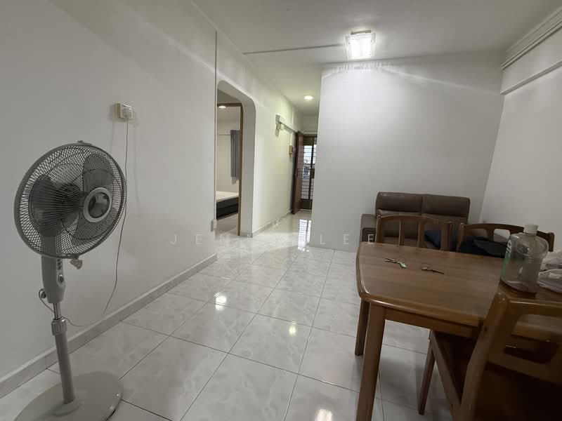 427 Clementi Avenue 3, 427 Clementi Avenue 3, 3 Bedrooms, 721 sqft, HDB Flat For Rent, by Jenny Lee, 500216895 - Living Room - PropertyGuru.com.sg