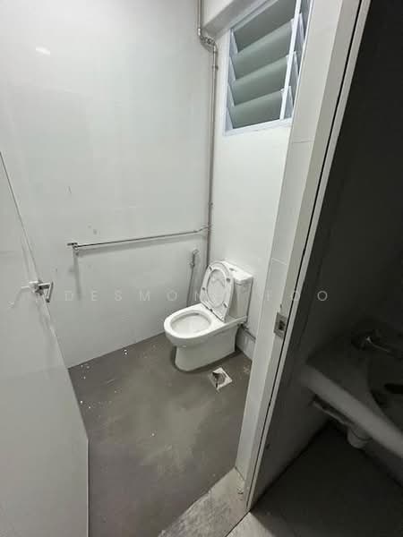 Standalone landed light industrial | Tai Seng MRT, , 15,050 sqft, Light Industrial (B1) For Rent, by Desmond Foo, 500216914 - Bathroom - CommercialGuru.com.sg