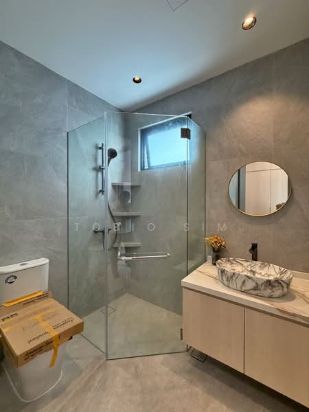metropole drive, , 5 Bedrooms, 3,759 sqft, Terraced House For Sale, by Tobio Sim, 500216920 - bathroom - PropertyGuru.com.sg