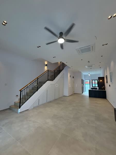 metropole drive, , 5 Bedrooms, 3,759 sqft, Terraced House For Sale, by Tobio Sim, 500216920 - Living Room - PropertyGuru.com.sg