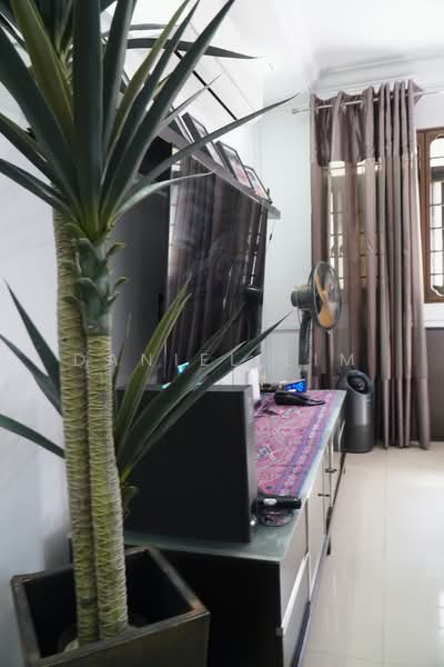 760 Woodlands Avenue 6, 760 Woodlands Avenue 6, 4 Bedrooms, 1,302 sqft, HDB Flat For Sale, by Daniel Lim, 500216928 - Living Room - PropertyGuru.com.sg