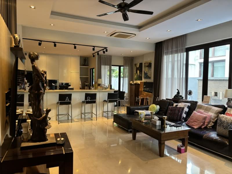 Jalan Buloh Perindu, Jalan Buloh Perindu, 6 Bedrooms, 6,572 sqft, Detached House For Sale, by April Chia, 500216933 - Living Room - PropertyGuru.com.sg