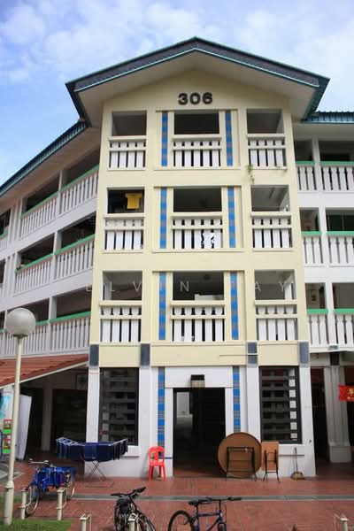 306 woodlands, Blk 306 Woodlands Street 31, 220 sqft, Shop / Shophouse For Rent, by Melvin Tay, 500216940 - Exterior - CommercialGuru.com.sg
