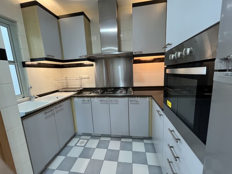 Gloucester Mansions, 10 Newton Road, 3 Bedrooms, 1,130 sqft, Condominium For Sale, by Alec Yun, 500216947 - Kitchen - PropertyGuru.com.sg