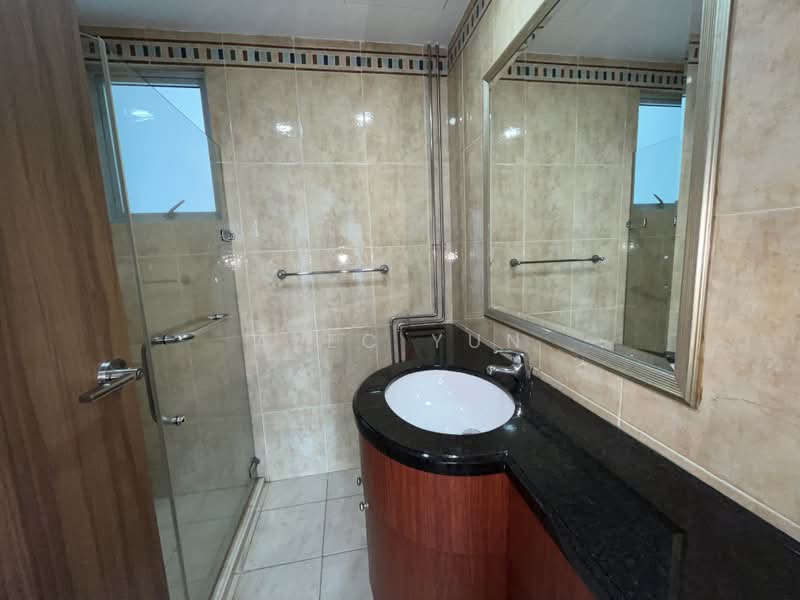 Gloucester Mansions, 10 Newton Road, 3 Bedrooms, 1,130 sqft, Condominium For Sale, by Alec Yun, 500216947 - Bathroom - PropertyGuru.com.sg