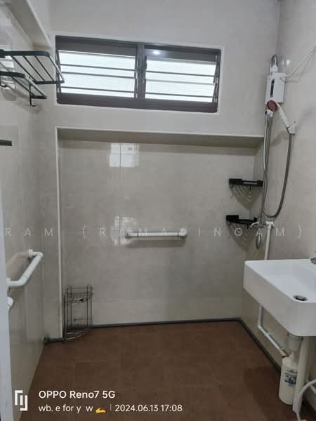 421 Choa Chu Kang Avenue 4, 421 Choa Chu Kang Avenue 4, 3 Bedrooms, 1,119 sqft, HDB Flat For Rent, by Ram (Ramalingam), 500216972 - Bathroom - PropertyGuru.com.sg