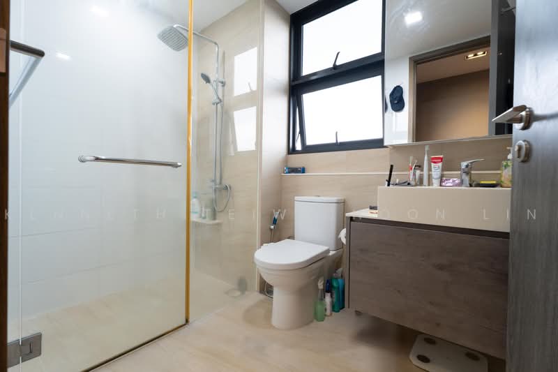Lush Acres, Sengkang West Way/Fernvale, 3 Bedrooms, 1,399 sqft, Executive Condominium For Sale, by Kenneth Teiw Choon Lin, 500216974 - Bathroom - PropertyGuru.com.sg