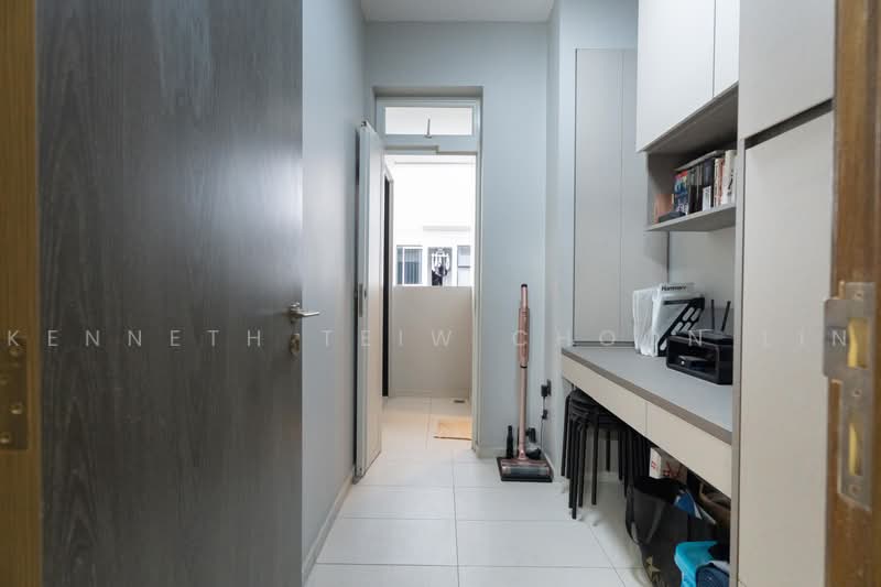 Lush Acres, Sengkang West Way/Fernvale, 3 Bedrooms, 1,399 sqft, Executive Condominium For Sale, by Kenneth Teiw Choon Lin, 500216974 - Corridor - PropertyGuru.com.sg