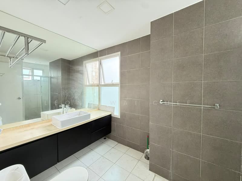 Blossoms @ Woodleigh, 14 Woodleigh Close, 3 Bedrooms, 2,680 sqft, Condominium For Rent, by Leong Wai Chee, 500216978 - Bathroom - PropertyGuru.com.sg