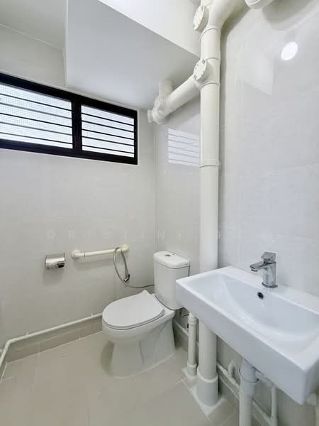 442 Clementi Avenue 3, 442 Clementi Avenue 3, 2 Bedrooms, 732 sqft, HDB Flat For Sale, by Qristine Goh, 500216991 - Bathroom - PropertyGuru.com.sg