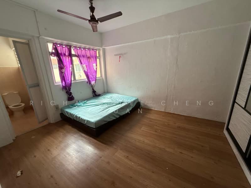 428 Jurong West Avenue 1, 428 Jurong West Avenue 1, 2 Bedrooms, 700 sqft, HDB Flat For Rent, by Richard Lee Cheng Guan, 500217008 - Bedroom - PropertyGuru.com.sg