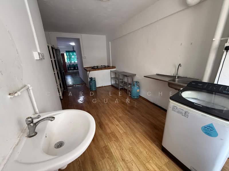 428 Jurong West Avenue 1, 428 Jurong West Avenue 1, 2 Bedrooms, 700 sqft, HDB Flat For Rent, by Richard Lee Cheng Guan, 500217008 - Kitchen - PropertyGuru.com.sg
