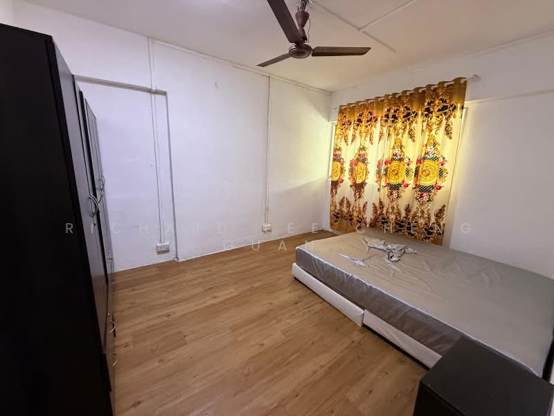 428 Jurong West Avenue 1, 428 Jurong West Avenue 1, 2 Bedrooms, 700 sqft, HDB Flat For Rent, by Richard Lee Cheng Guan, 500217008 - Bedroom - PropertyGuru.com.sg