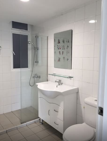 Tiara, 1 Kim Seng Walk, 2 Bedrooms, 893 sqft, Condominium For Rent, by Willy Wong, 500217018 - Bathroom - PropertyGuru.com.sg