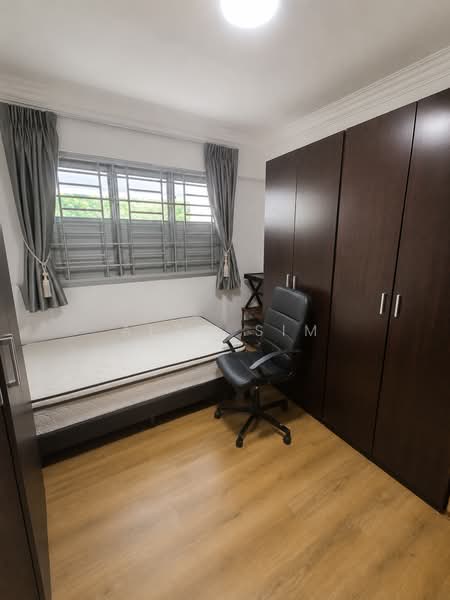 648 Ang Mo Kio Avenue 5, 648 Ang Mo Kio Avenue 5, 3 Bedrooms, 1,076 sqft, HDB Flat For Sale, by Alan Sim, 500217026 - Bedroom - PropertyGuru.com.sg