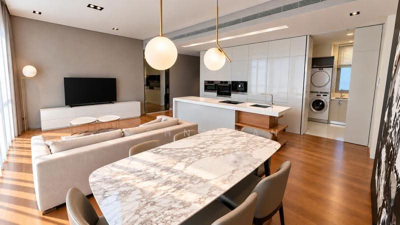 Hilltops, 101 Cairnhill Circle, Orchard / River Valley, 3 Bedrooms, 1,711 sqft, Condominium For Sale, by Daphne Tan, 500217032 - Living Room - PropertyGuru.com.sg