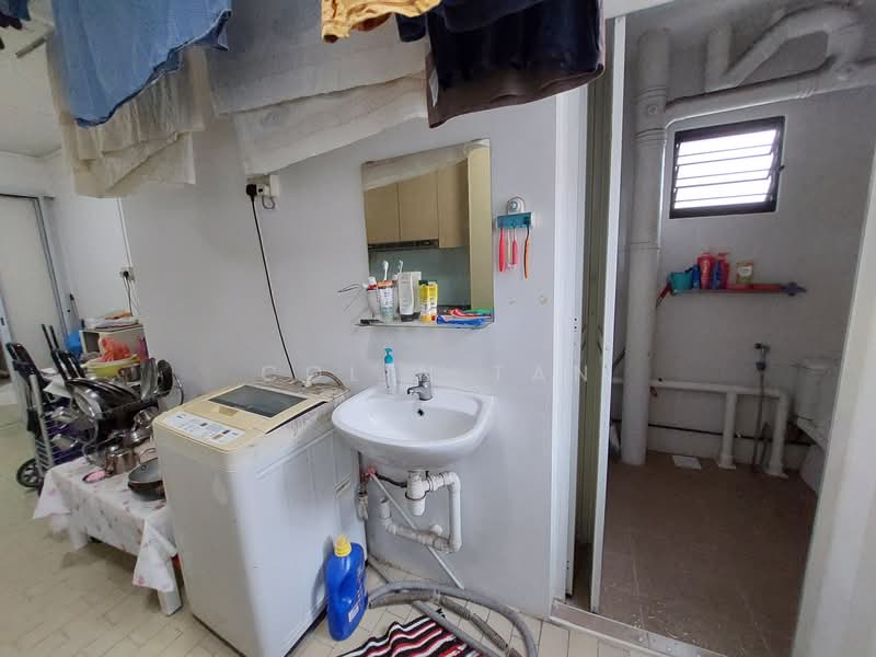 241 Tampines Street 21, 241 Tampines Street 21, 2 Bedrooms, 796 sqft, HDB Flat For Rent, by Colin Tan, 500217043 - 241 Tampines Street 21 (Kitchen) - PropertyGuru.com.sg