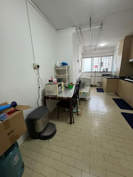 241 Tampines Street 21, 241 Tampines Street 21, 2 Bedrooms, 796 sqft, HDB Flat For Rent, by Colin Tan, 500217043 - Kitchen - PropertyGuru.com.sg