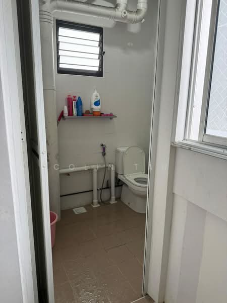 241 Tampines Street 21, 241 Tampines Street 21, 2 Bedrooms, 796 sqft, HDB Flat For Rent, by Colin Tan, 500217043 - Bathroom - PropertyGuru.com.sg