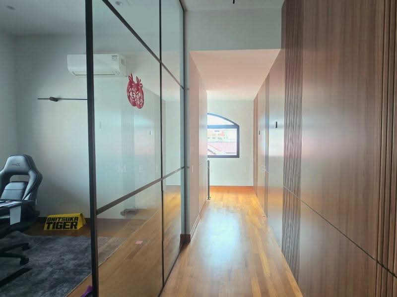 ⭐Tao Nan School⭐Off East Coast Road✅Chic, Modernised 3storey Semi-D Home, Tao Nan | Reno 3years Only | 5 Rooms ensuite | 2 Cars, 7 Bedrooms, 3,500 sqft, Semi-Detached House For Sale, by Melvin Ng, 500217047 - Corridor - PropertyGuru.com.sg