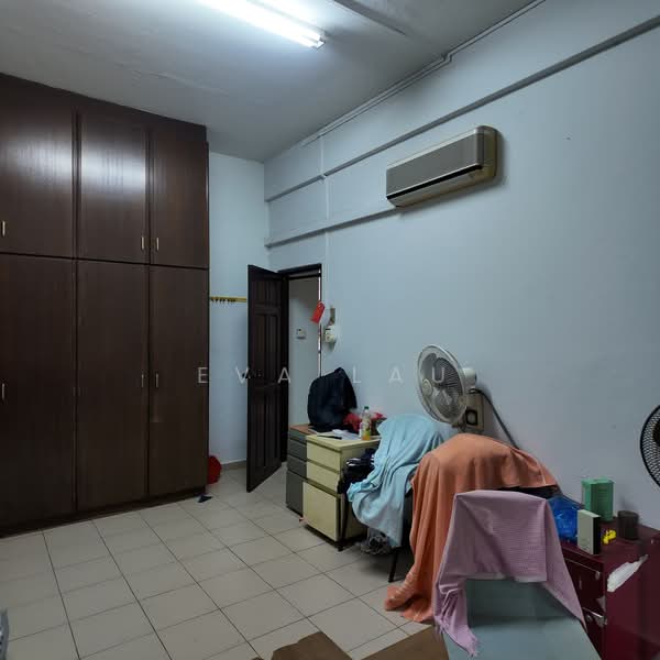 8 Pax WP Worker Unit Near Upper Paya Lebar Road, Landed unit for stay and store, Eunos / Geylang / Paya Lebar, 4 Bedrooms, 1,200 sqft, Walk-up Apartment For Rent, by Eva Lau, 500217049 - Bedroom - PropertyGuru.com.sg