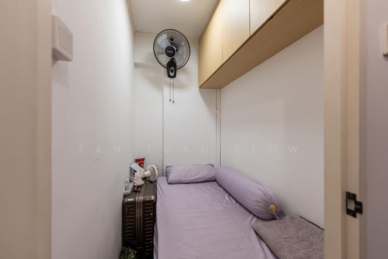 332 Serangoon Avenue 3, 332 Serangoon Avenue 3, 3 Bedrooms, 1,109 sqft, HDB Flat For Sale, by Tan Tuan Yeow, 500217061 - Helper room - PropertyGuru.com.sg
