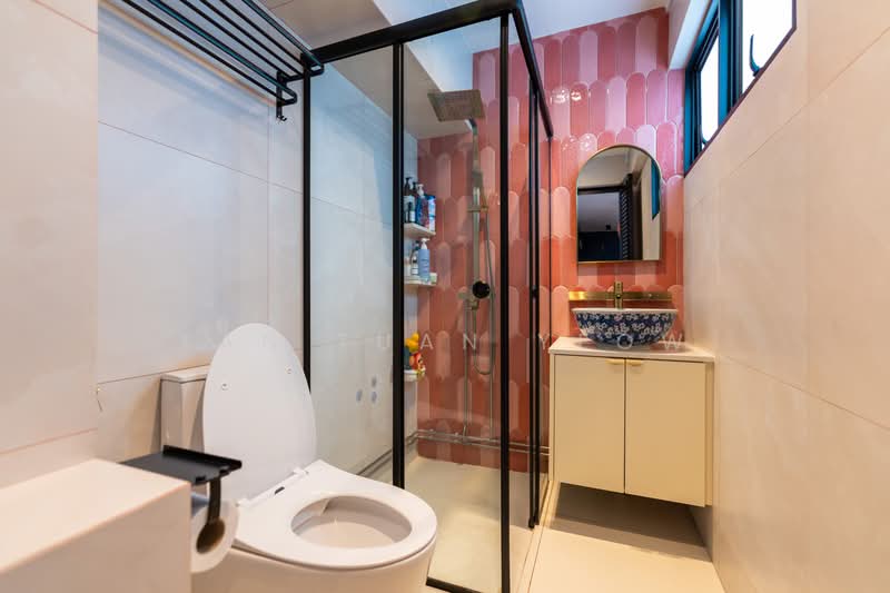 332 Serangoon Avenue 3, 332 Serangoon Avenue 3, 3 Bedrooms, 1,109 sqft, HDB Flat For Sale, by Tan Tuan Yeow, 500217061 - Master bathroom - PropertyGuru.com.sg