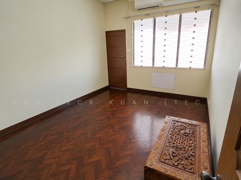 Classic Vintage Home in Heart of Orchard, Scotts, Tangs, Lucky, Paragon, 3 Bedrooms, 2,000 sqft, Terraced House For Sale, by Ang Teck Kuan (Teck), 500217066 - Original Room - PropertyGuru.com.sg