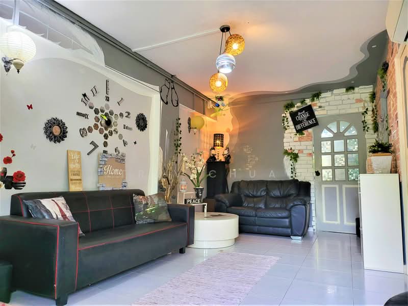 34 Lorong 5 Toa Payoh, 34 Lorong 5 Toa Payoh, 2 Bedrooms, 721 sqft, HDB Flat For Sale, by Trev Chua, 500217068 - Living Room - PropertyGuru.com.sg