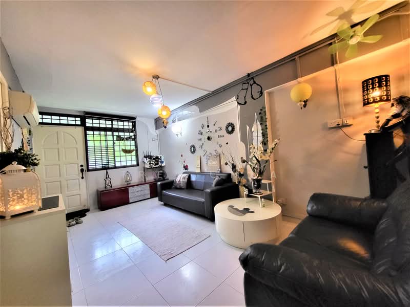 34 Lorong 5 Toa Payoh, 34 Lorong 5 Toa Payoh, 2 Bedrooms, 721 sqft, HDB Flat For Sale, by Trev Chua, 500217068 - Living Room - PropertyGuru.com.sg