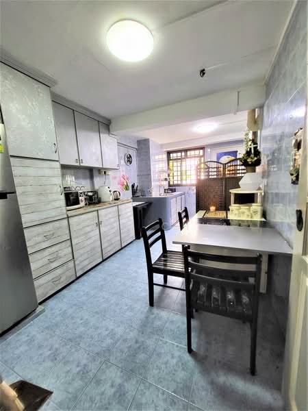 34 Lorong 5 Toa Payoh, 34 Lorong 5 Toa Payoh, 2 Bedrooms, 721 sqft, HDB Flat For Sale, by Trev Chua, 500217068 - Kitchen - PropertyGuru.com.sg