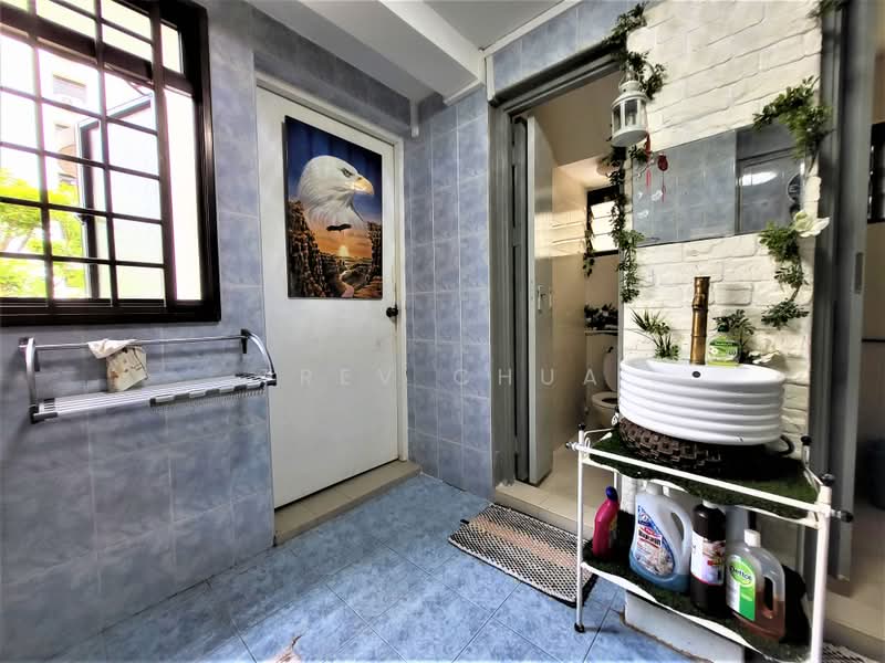 34 Lorong 5 Toa Payoh, 34 Lorong 5 Toa Payoh, 2 Bedrooms, 721 sqft, HDB Flat For Sale, by Trev Chua, 500217068 - Bathroom - PropertyGuru.com.sg