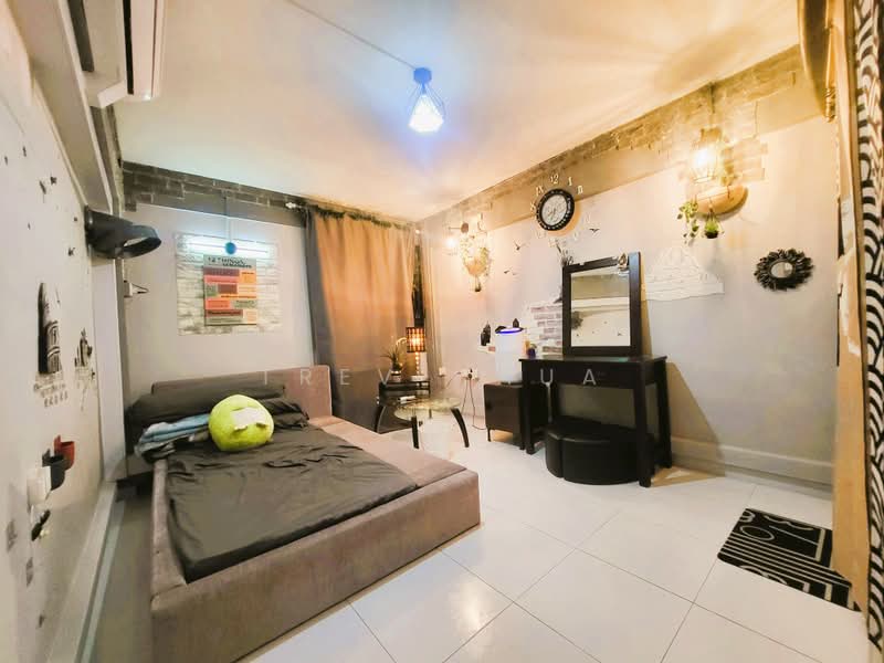 34 Lorong 5 Toa Payoh, 34 Lorong 5 Toa Payoh, 2 Bedrooms, 721 sqft, HDB Flat For Sale, by Trev Chua, 500217068 - Bedroom 1 - PropertyGuru.com.sg