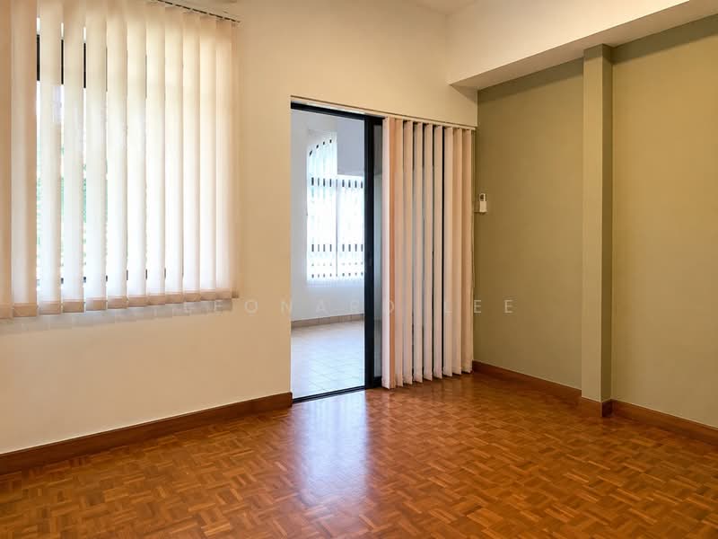 Spanish Village, 60 Farrer Road, 3 Bedrooms, 1,604 sqft, Condominium For Sale, by Leonard Lee, 500217070 - Master Bedroom - PropertyGuru.com.sg