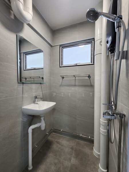 129 Bukit Merah View, 129 Bukit Merah View, 2 Bedrooms, 818 sqft, HDB Flat For Sale, by VINCENT LYE, 500217080 - Bathroom - PropertyGuru.com.sg