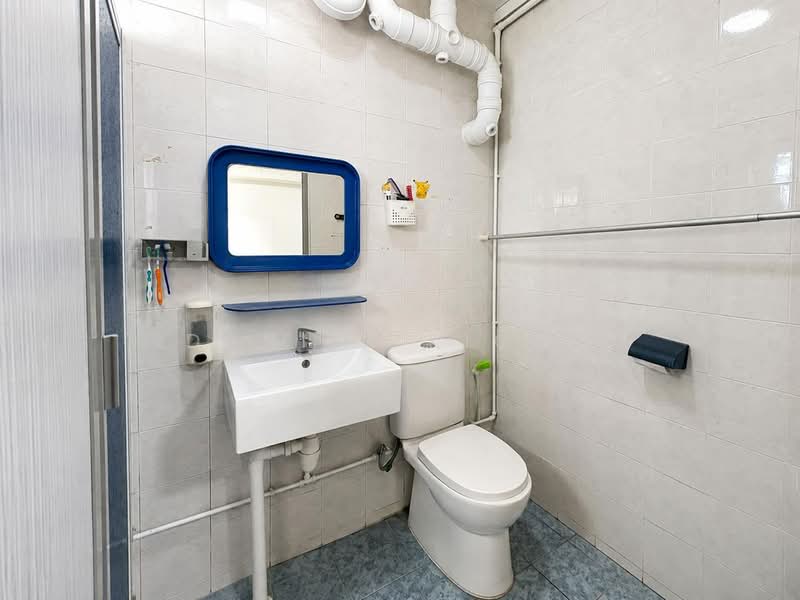 347 Kang Ching Road, 347 Kang Ching Road, 3 Bedrooms, 1,302 sqft, HDB Flat For Sale, by Daniel Kiong, 500217099 - Bathroom - PropertyGuru.com.sg
