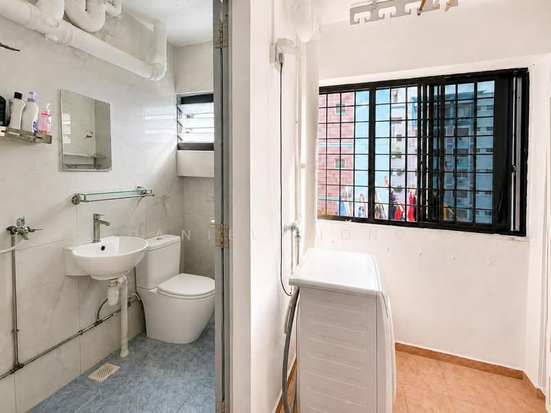 347 Kang Ching Road, 347 Kang Ching Road, 3 Bedrooms, 1,302 sqft, HDB Flat For Sale, by Daniel Kiong, 500217099 - Bathroom - PropertyGuru.com.sg