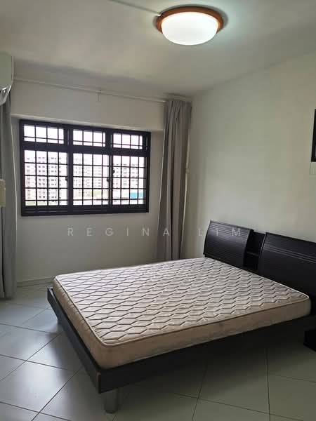 328 Sembawang Crescent, 328 Sembawang Crescent, 3 Bedrooms, 1,087 sqft, HDB Flat For Rent, by Regina Lim, 500217104 - Master Bedroom - PropertyGuru.com.sg