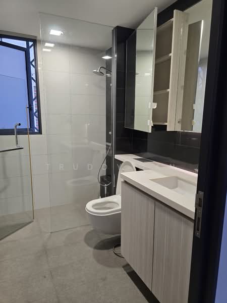 Gem Residences, , 5 Bedrooms, 1,313 sqft, Condominium For Sale, by Truddy Tan, 500217112 - Bathroom - PropertyGuru.com.sg