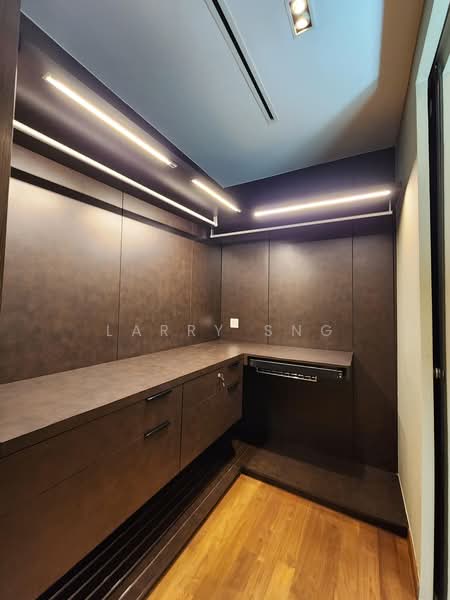 Hallmark Residences, 17 Ewe Boon Road, 4 Bedrooms, 2,013 sqft, Condominium For Rent, by Larry Sng, 500217133 - Master Room Walk In Wardrobe - PropertyGuru.com.sg