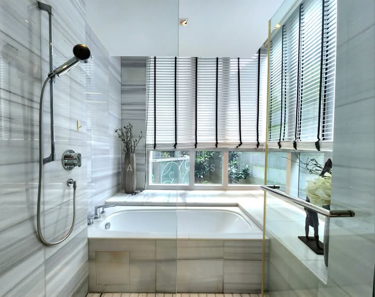 Hallmark Residences, 17 Ewe Boon Road, 4 Bedrooms, 2,013 sqft, Condominium For Rent, by Larry Sng, 500217133 - Master Bathroom With Tub - PropertyGuru.com.sg
