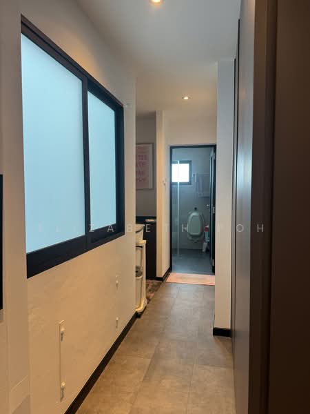 Cheap Freehold Walk Up in East Coast, , 2 Bedrooms, 990 sqft, Walk-up Apartment For Sale, by Elizabeth Poh, 500217135 - Corridor - PropertyGuru.com.sg
