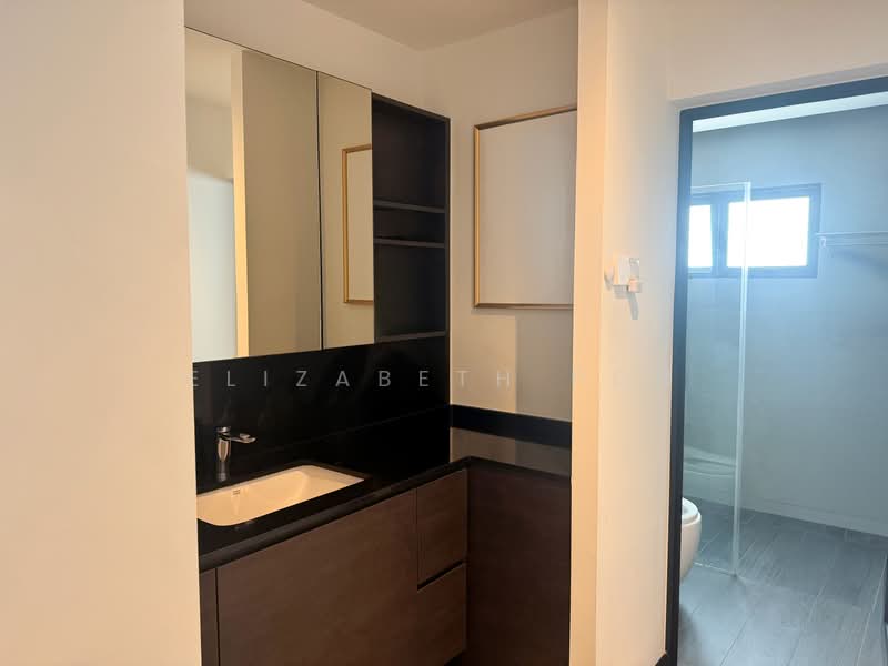 Cheap Freehold Walk Up in East Coast, , 2 Bedrooms, 990 sqft, Walk-up Apartment For Sale, by Elizabeth Poh, 500217135 - Bathroom - PropertyGuru.com.sg
