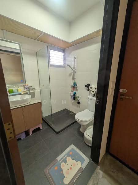 70A Telok Blangah Heights, 70A Telok Blangah Heights, 3 Bedrooms, 1,001 sqft, HDB Flat For Sale, by Tommy Ng, 500217145 - Bathroom - PropertyGuru.com.sg