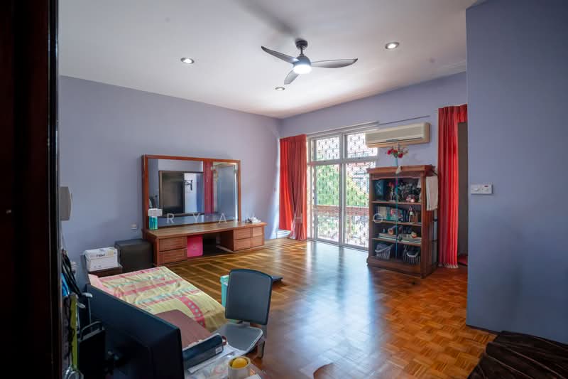 600m to Kovan MRT! Charming Family Home with Huge Backyard & Wide 6.8m Frontage, , 4 Bedrooms, 3,000 sqft, Terraced House For Sale, by Ryan Heng, 500217174 - Bedroom - PropertyGuru.com.sg