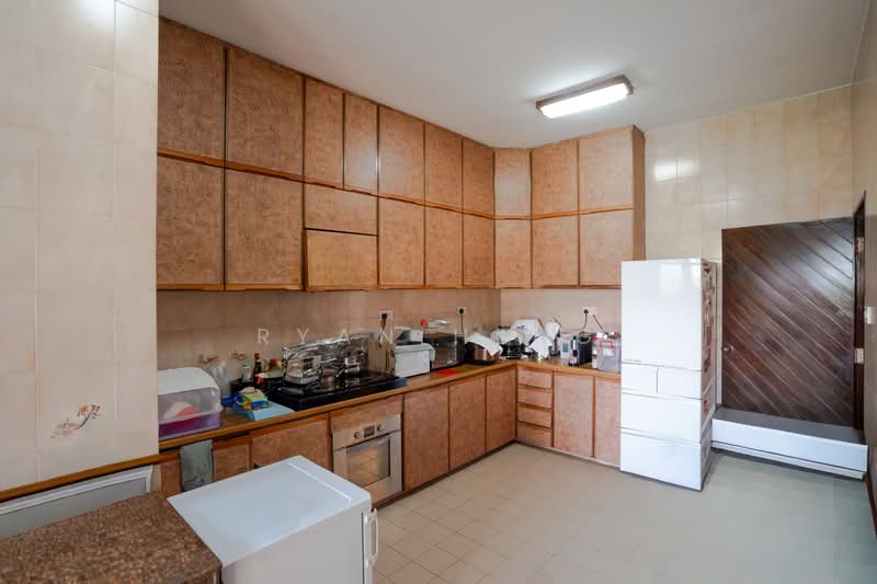 600m to Kovan MRT! Charming Family Home with Huge Backyard & Wide 6.8m Frontage, , 4 Bedrooms, 3,000 sqft, Terraced House For Sale, by Ryan Heng, 500217174 - Kitchen - PropertyGuru.com.sg