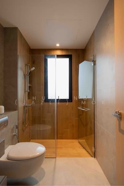 Seletar Hills Estate, Mimosa Crescent, 4 Bedrooms, 2,500 sqft, Corner Terrace For Sale, by Huiling (Jazle) Mok, 500217179 - Common bath - PropertyGuru.com.sg
