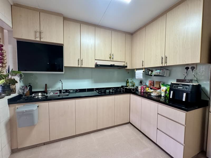 742 Tampines Street 72, 742 Tampines Street 72, 3 Bedrooms, 1,076 sqft, HDB Flat For Sale, by Jessie Chong, 500217180 - Kitchen - PropertyGuru.com.sg
