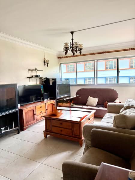 352 Yishun Ring Road, 352 Yishun Ring Road, 4 Bedrooms, 1,572 sqft, HDB Flat For Sale, by Kelly Tan, 500217191 - Living Room - PropertyGuru.com.sg